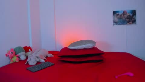 Mia Engels  online show from May 17, 12:20 am