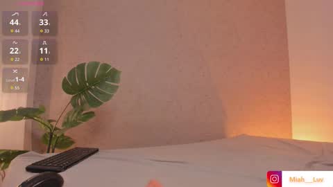 Miah online show from November 21, 8:40 pm