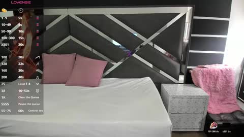 MIA HOTMEZ online show from November 20, 12:15 pm