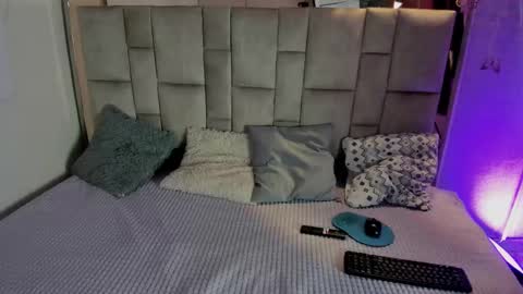 miajones20 online show from March 6, 12:30 pm