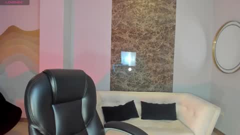 Call me Mia  online show from February 16, 7:34 pm