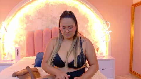 Mia online show from February 17, 4:33 am