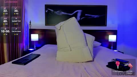 Mia  online show from December 4, 6:40 pm