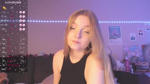 Snapshot of miamiameow chatting on February 17, 7:23 pm Mia online show from February 17, 7:23 pm