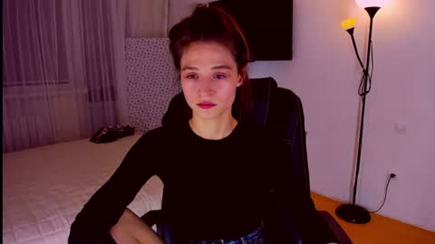 Mia online show from June 25, 7:08 pm