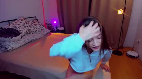 Mia online show from February 3, 9:50 pm