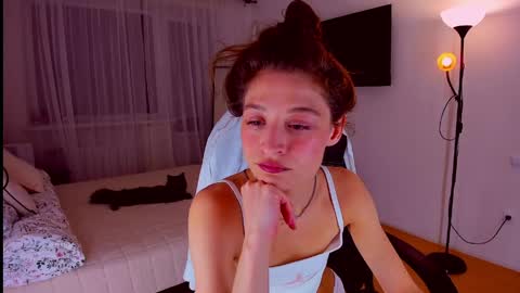 Mia online show from June 2, 7:16 pm