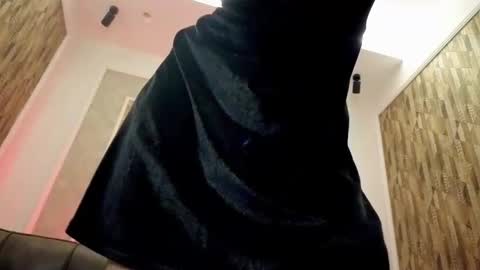 Mia online show from April 10, 5:17 pm