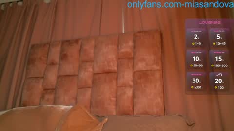 miasaandovaal 22 online show from April 4, 8:49 pm