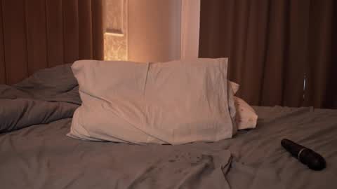 Mia online show from September 29, 11:20 am