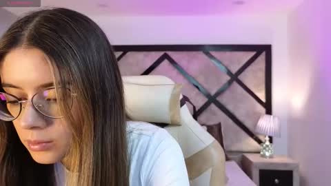 Mia online show from March 13, 7:39 pm