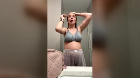 miasmith_001 online show from May 6, 7:42 pm