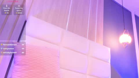 Mia online show from March 12, 9:45 pm