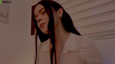 Mia online show from January 5, 5:49 pm