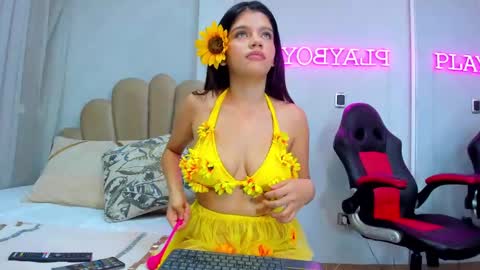 Snapshot of miawalkers chatting on February 18, 3:42 am miawalkers online show from February 18, 3:42 am