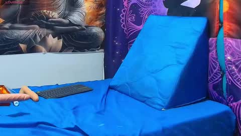 Snapshot of miawild_ chatting on September 23, 3:11 am Mia online show from September 23, 3:11 am