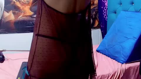 Snapshot of miawild_ chatting on October 31, 3:07 am Mia online show from October 31, 3:07 am