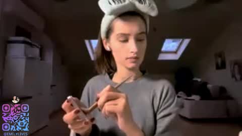 Emily online show from October 18, 2:21 pm