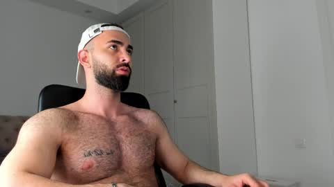 MichaelEvansx online show from April 2, 9:55 pm