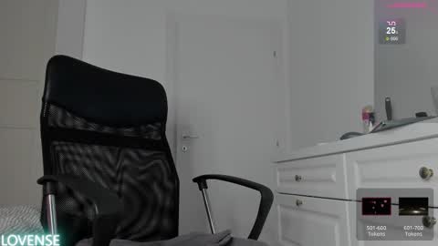 MichaelEvansx online show from March 15, 10:35 pm