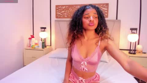 michellebronx online show from April 28, 11:47 am