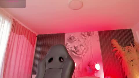 michellepreston_ online show from June 3, 2:33 pm