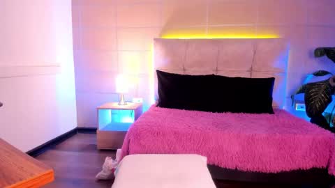 michonne_09 online show from December 19, 3:57 am