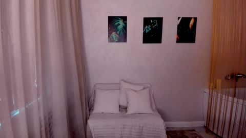 midnighteaura online show from March 21, 8:19 am