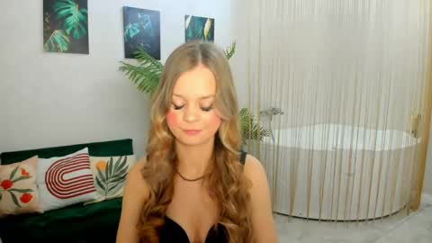 midnighteaura online show from April 12, 11:36 am