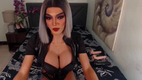 Snapshot of midnightscentxx chatting on December 28, 11:19 am KATE online show from December 28, 11:19 am