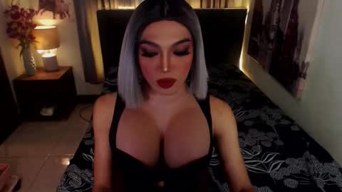 Snapshot of midnightscentxx chatting on October 17, 6:06 am KATE online show from October 17, 6:06 am