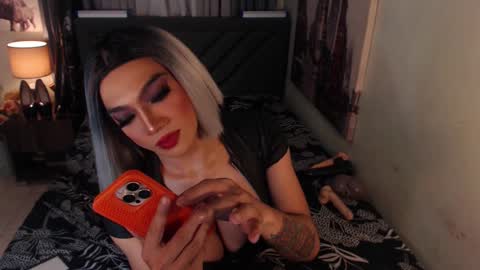 Snapshot of midnightscentxx chatting on January 29, 1:49 pm KATE online show from January 29, 1:49 pm