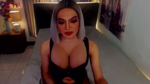 Snapshot of midnightscentxx chatting on October 5, 7:28 am KATE online show from October 5, 7:28 am