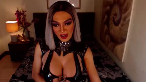 Snapshot of midnightscentxx chatting on December 20, 5:57 am KATE online show from December 20, 5:57 am