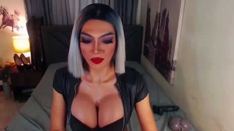 Snapshot of midnightscentxx chatting on February 9, 5:19 am KATE online show from February 9, 5:19 am