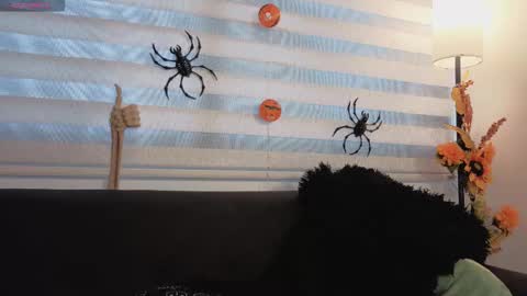 midori__san online show from November 4, 7:04 pm