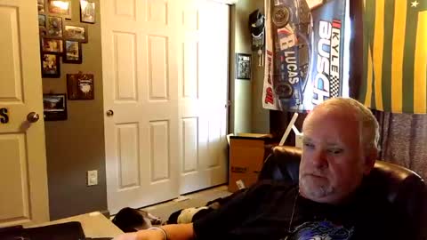Snapshot of midwestdad09 chatting on September 26, 6:27 pm midwestdad09 online show from September 26, 6:27 pm