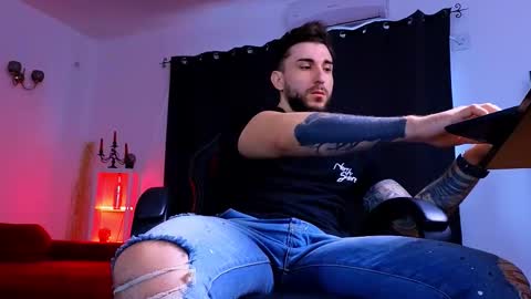 MightyAaron online show from December 1, 8:45 am