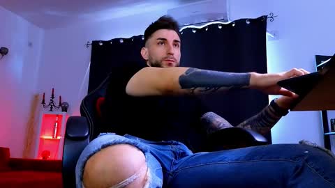 MightyAaron online show from February 20, 7:32 am