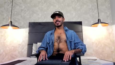 miguelsanfrancisco online show from October 18, 2:43 pm