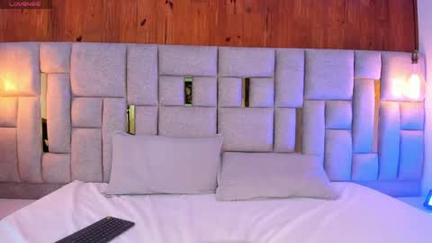 miia_reeves_ online show from May 21, 12:11 pm