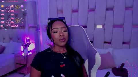 Miia Schwarz  online show from March 19, 12:05 am