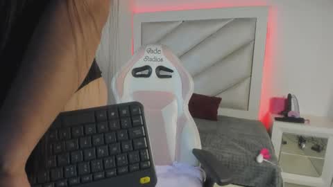 Mia online show from February 12, 11:52 pm