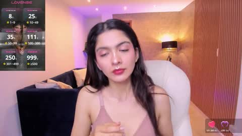 Mia online show from December 4, 11:21 am