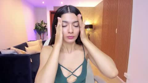 Mia online show from December 2, 11:08 am