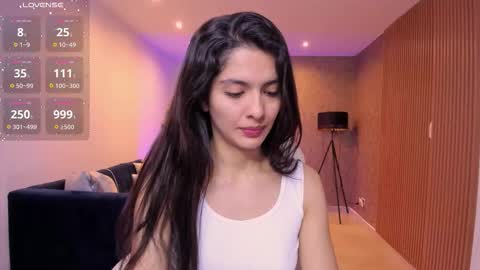 Mia online show from November 5, 11:23 am