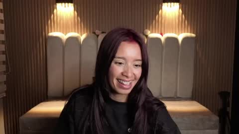 miiaa_evans1 online show from May 9, 8:37 pm