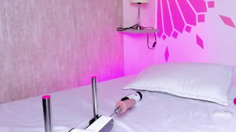 miiaa_m online show from April 17, 9:50 pm