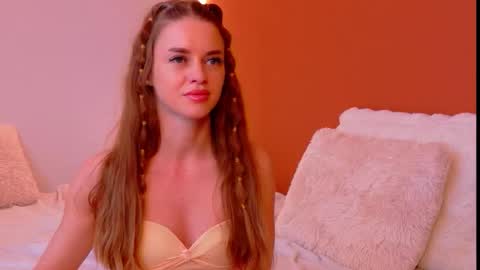 Amira online show from December 18, 11:05 am