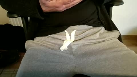 mik online show from November 12, 9:55 am